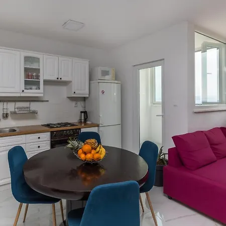 Apartment Leilani -stunning View Near The Center! *