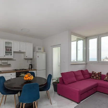 Apartment Leilani -stunning View Near The Center!