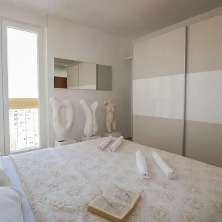 Apartment Leilani -stunning View Near The Center! *